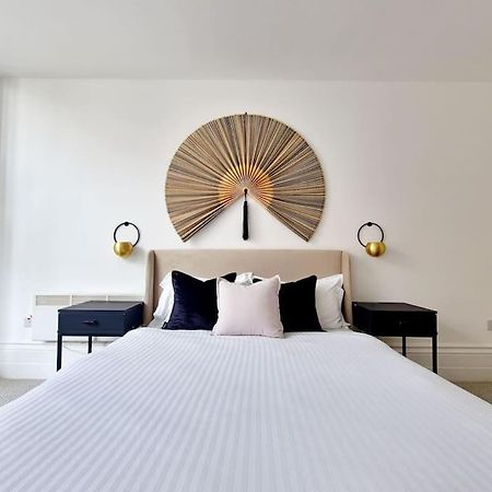 The Stray Adjacent, Interior-Designed 2-Bed Apartment- Luxury 해러게이트 외부 사진