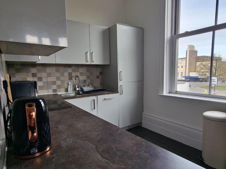 The Stray Adjacent, Interior-Designed 2-Bed Apartment- Luxury 해러게이트 외부 사진