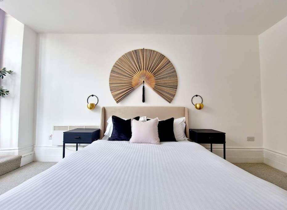 The Stray Adjacent, Interior-Designed 2-Bed Apartment- Luxury 해러게이트 외부 사진