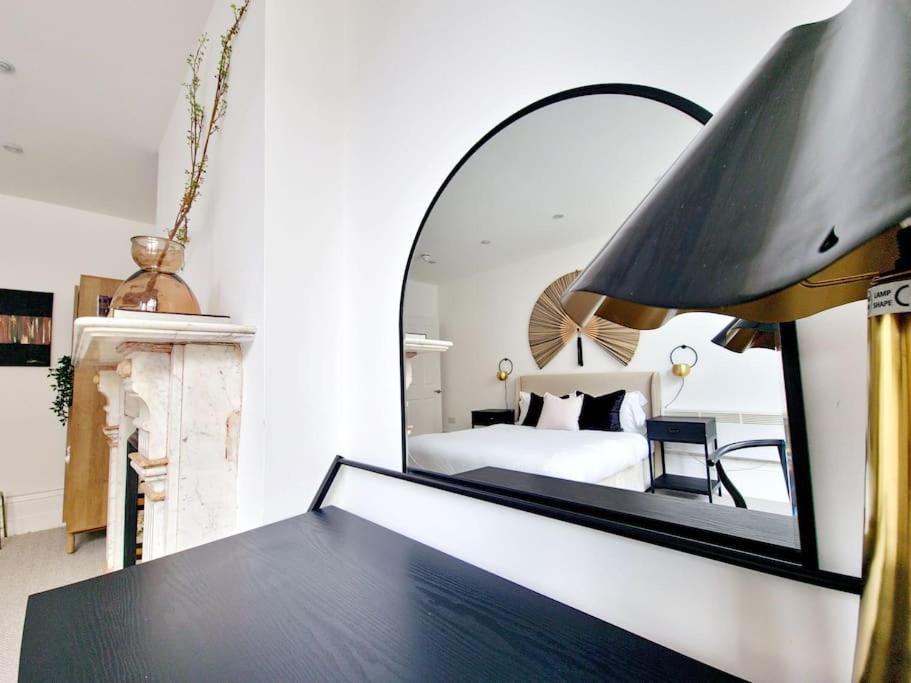 The Stray Adjacent, Interior-Designed 2-Bed Apartment- Luxury 해러게이트 외부 사진