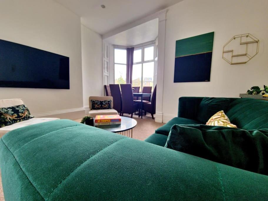 The Stray Adjacent, Interior-Designed 2-Bed Apartment- Luxury 해러게이트 외부 사진